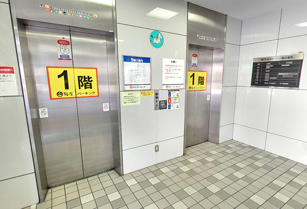 鶴屋パーキングエレベーターの写真